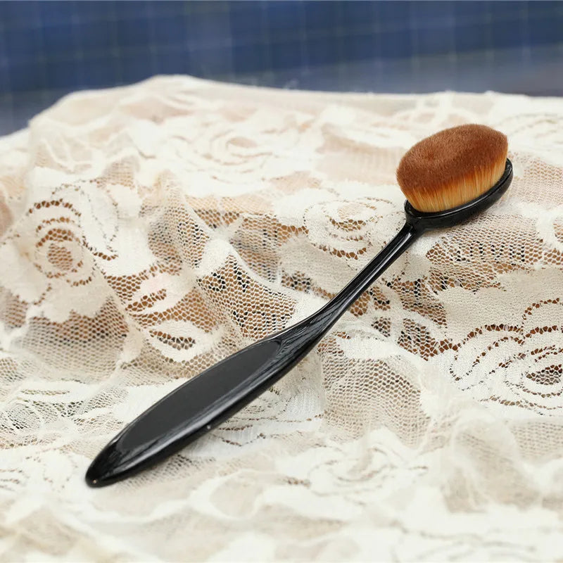 Professional Oval Makeup Brush – Flawless Foundation & Concealer Brush