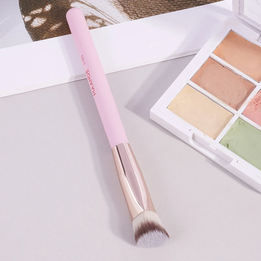 Triangle Concealer Brush – Precision Foundation & Under Eye Makeup Brush